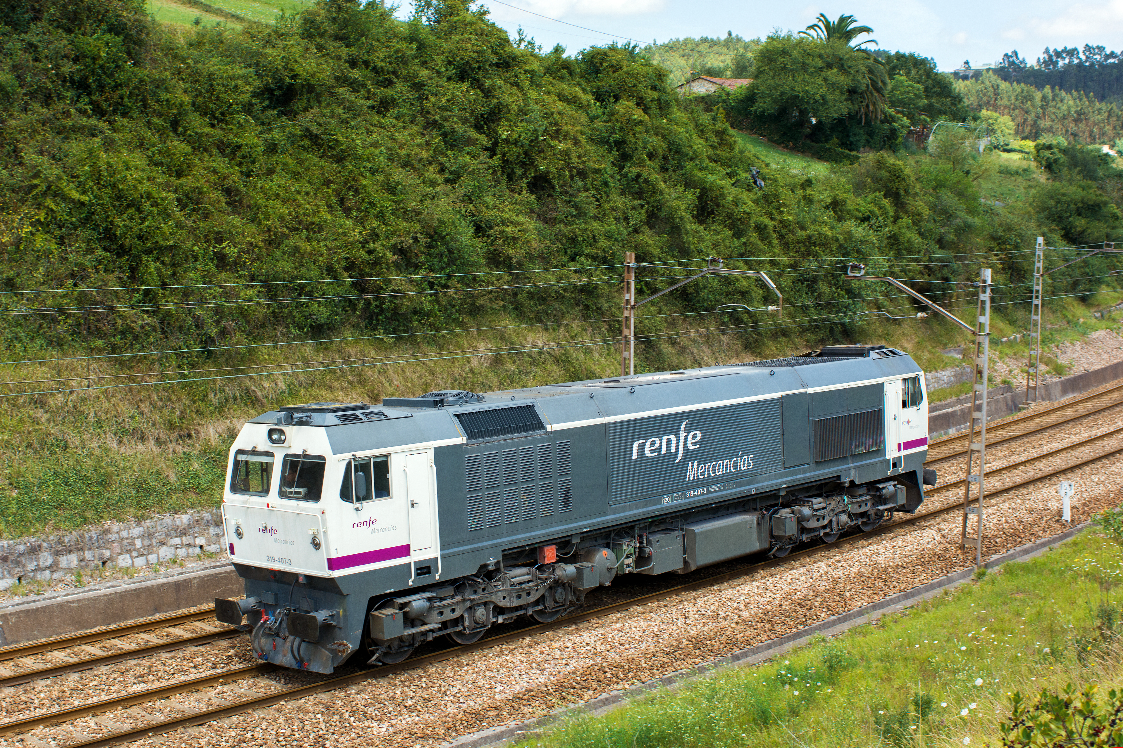 Renfe. Поезда Renfe в Испании. Электровоз Renfe e 1000. Renfe class 103.