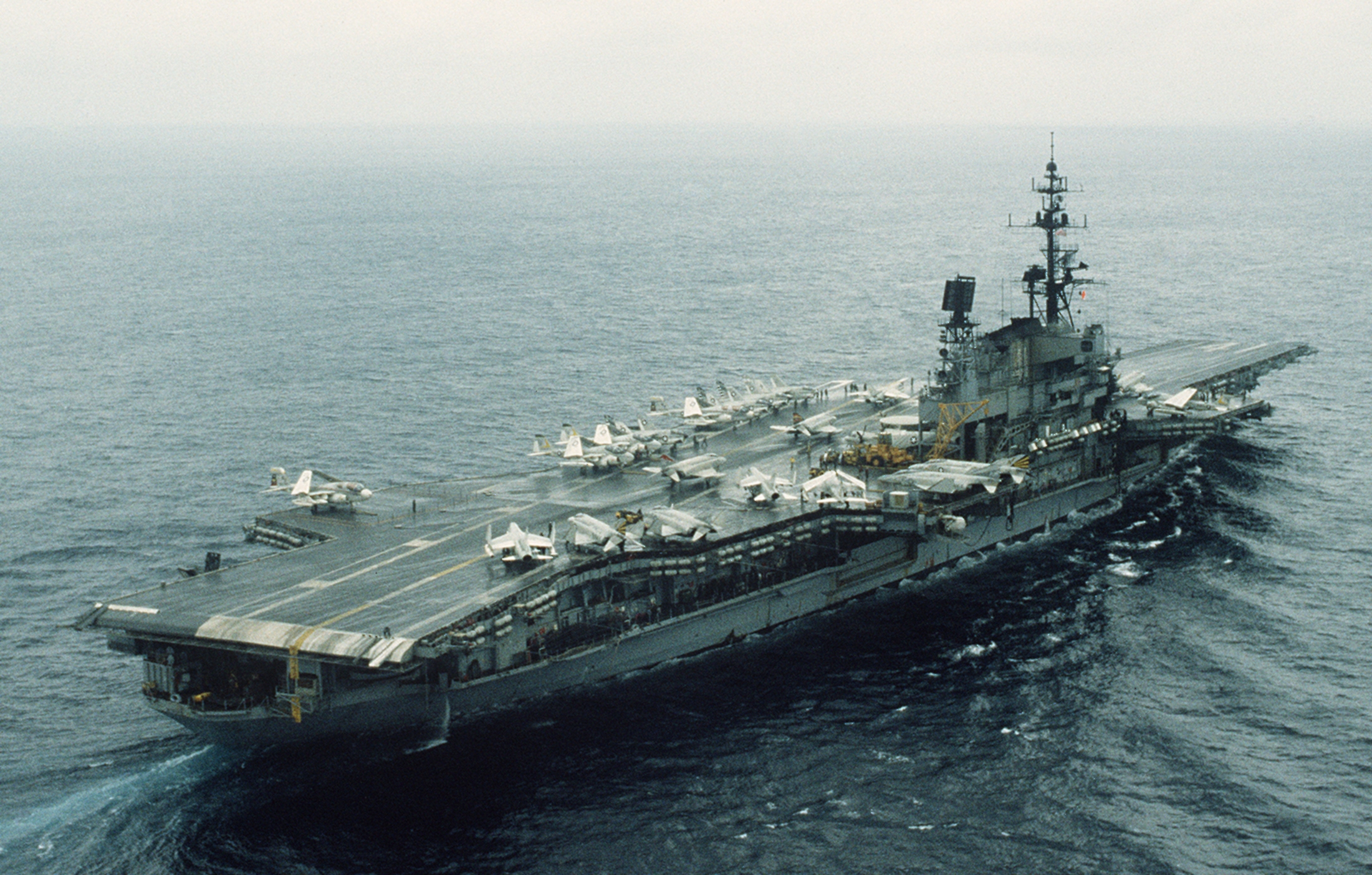 File:USS Midway (CV-41) in the Sea of Japan 1981.JPEG - Wikimedia