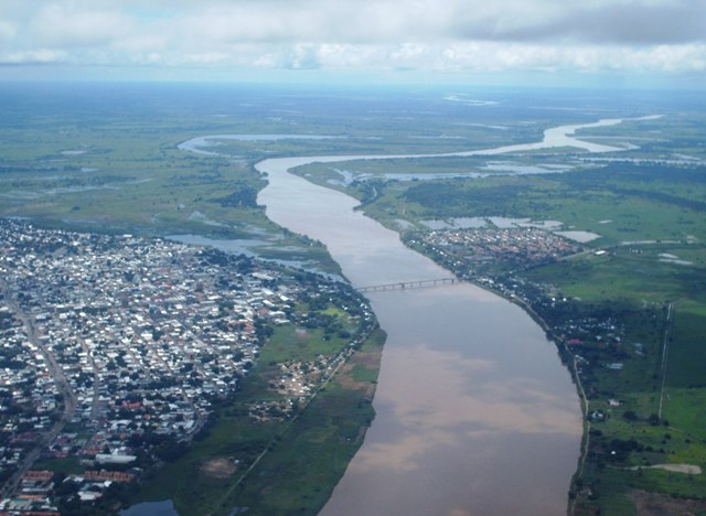 File:Vista aérea de San Fernando de Apure (Apure) y Puerto Miranda (Guárico) y el Río Apure. Venezuela..jpg