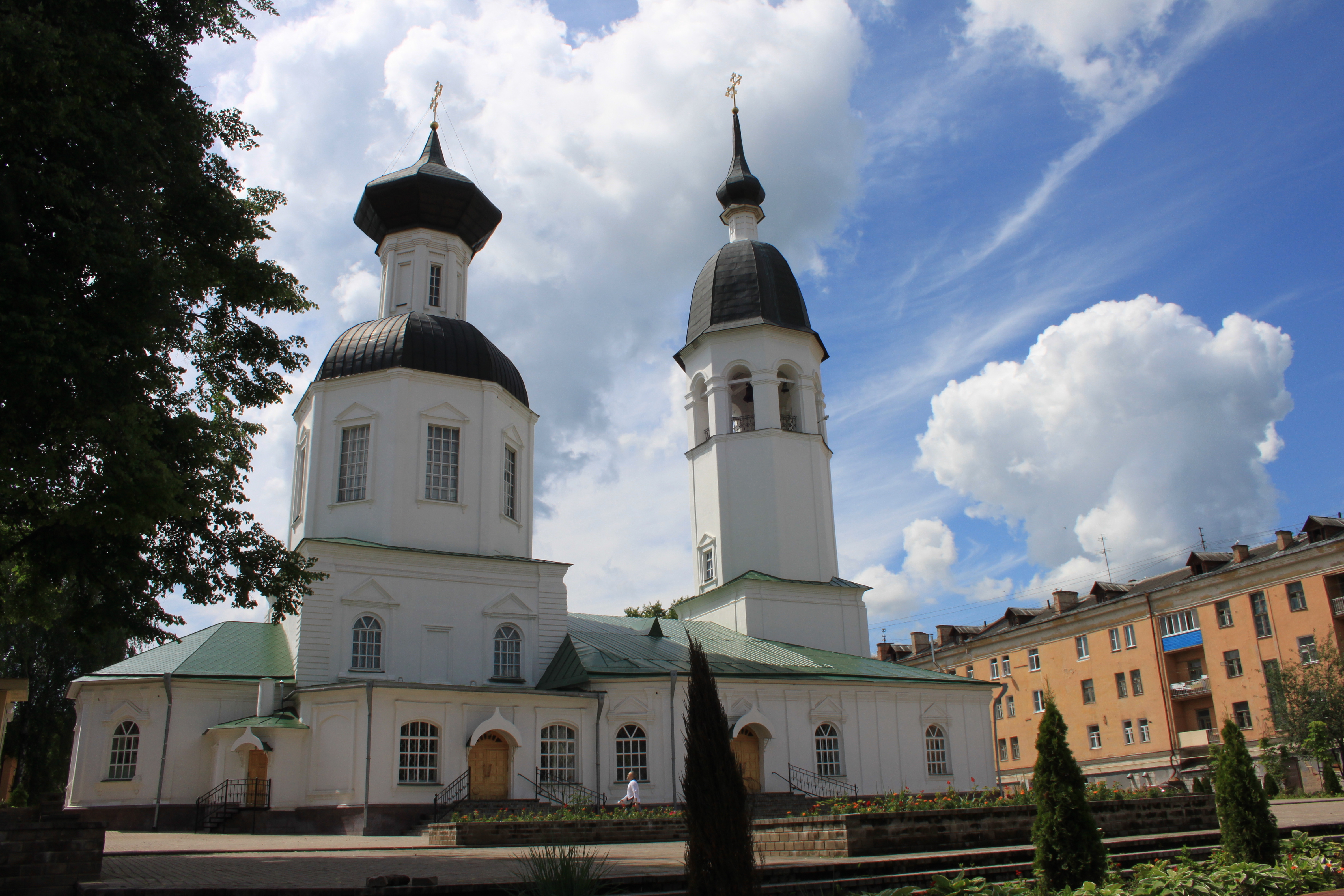 храмы в великих луках