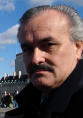 Alfonso Gumucio di London, pada bulan Maret 2006