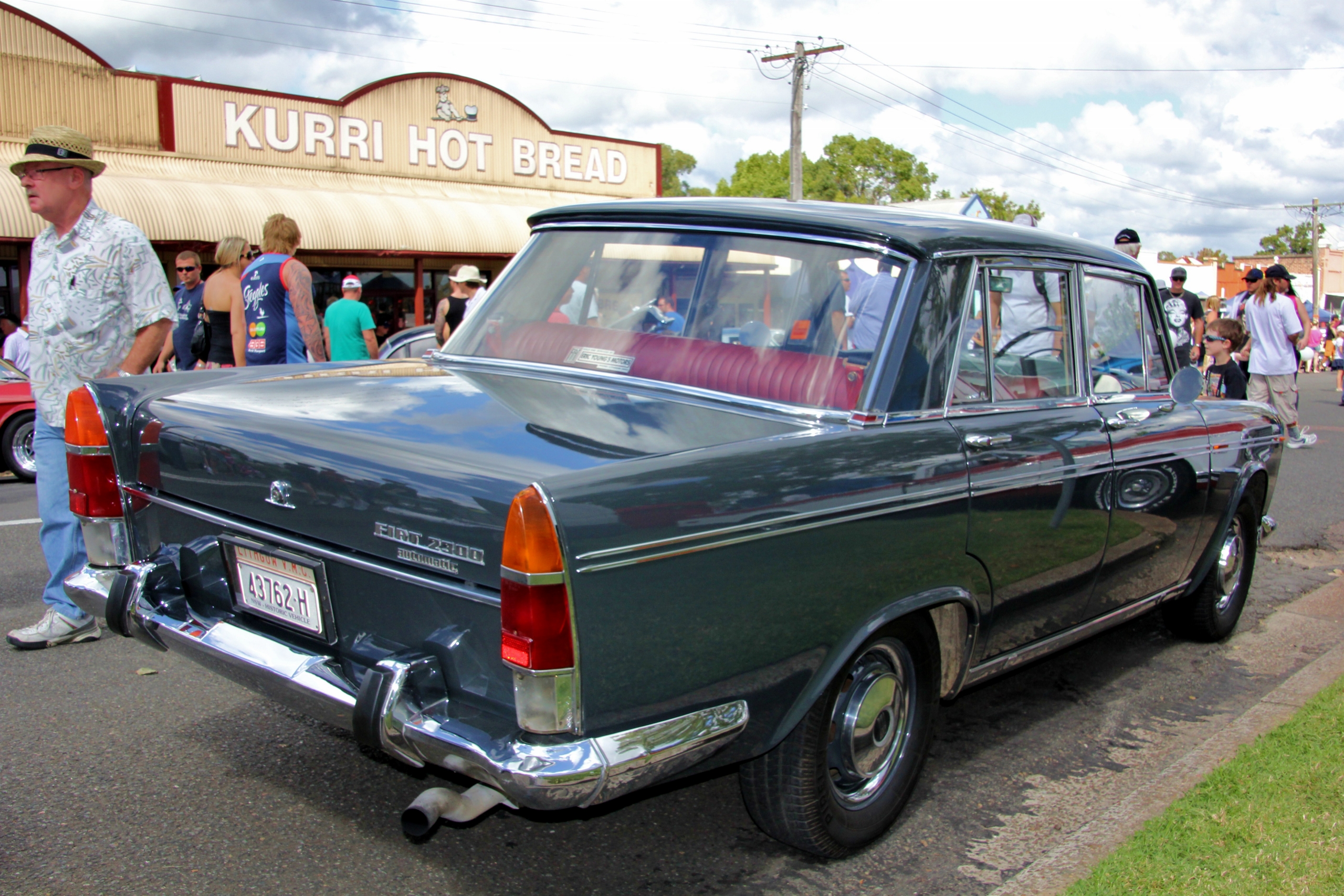 File:1967 Fiat 2300 sedan (6880442448).jpg - Wikimedia Commons