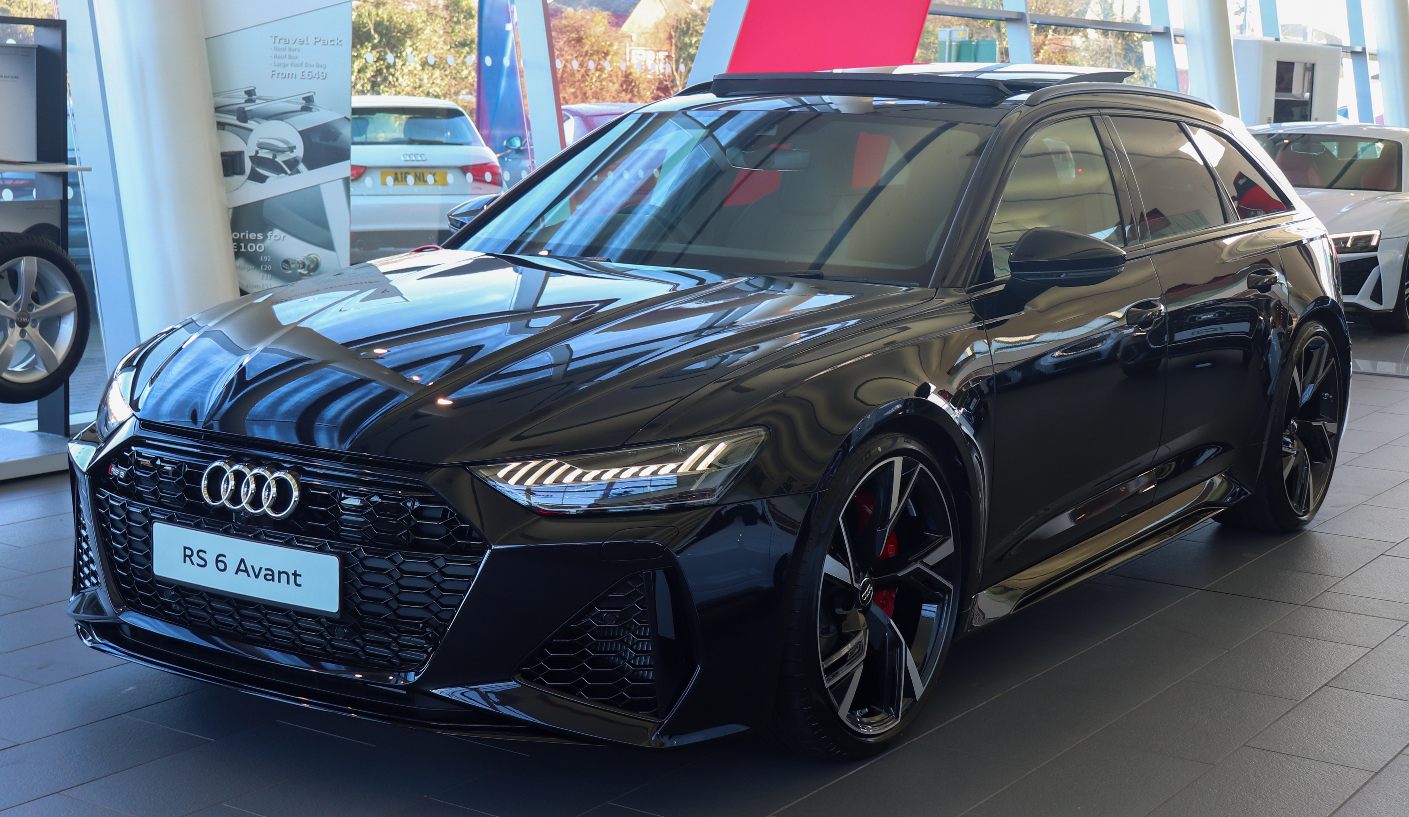 Acquista AUDI RS6 AVANT BLACK METALLIC 2019 Originale