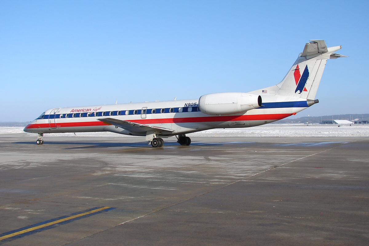 American Eagle EMB-145LR (N905JH) (5301108447).jpg