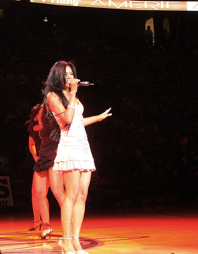 File:Amerie concert.jpg