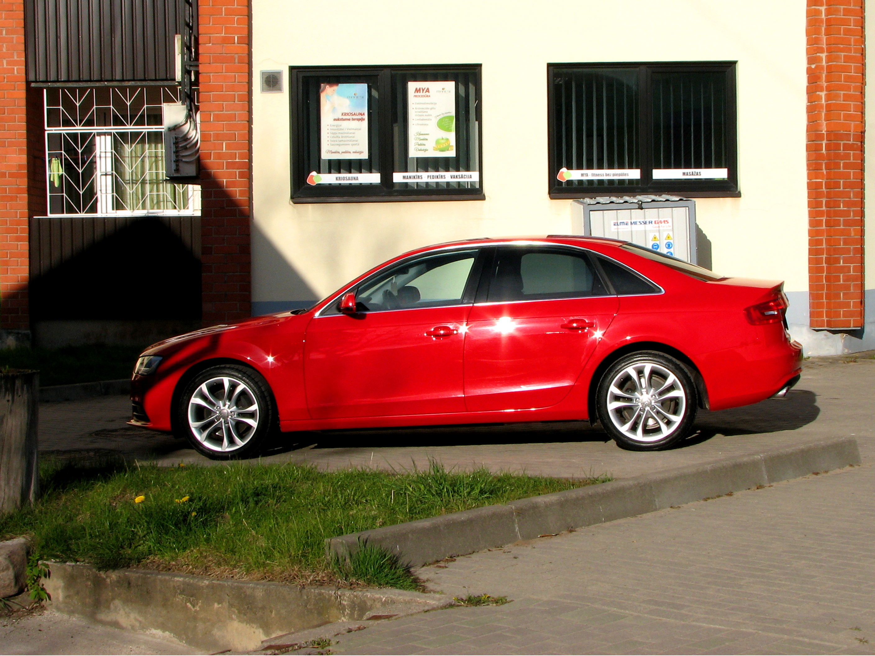 File:Audi A4 B8 in red (33928061204).jpg - Wikimedia Commons