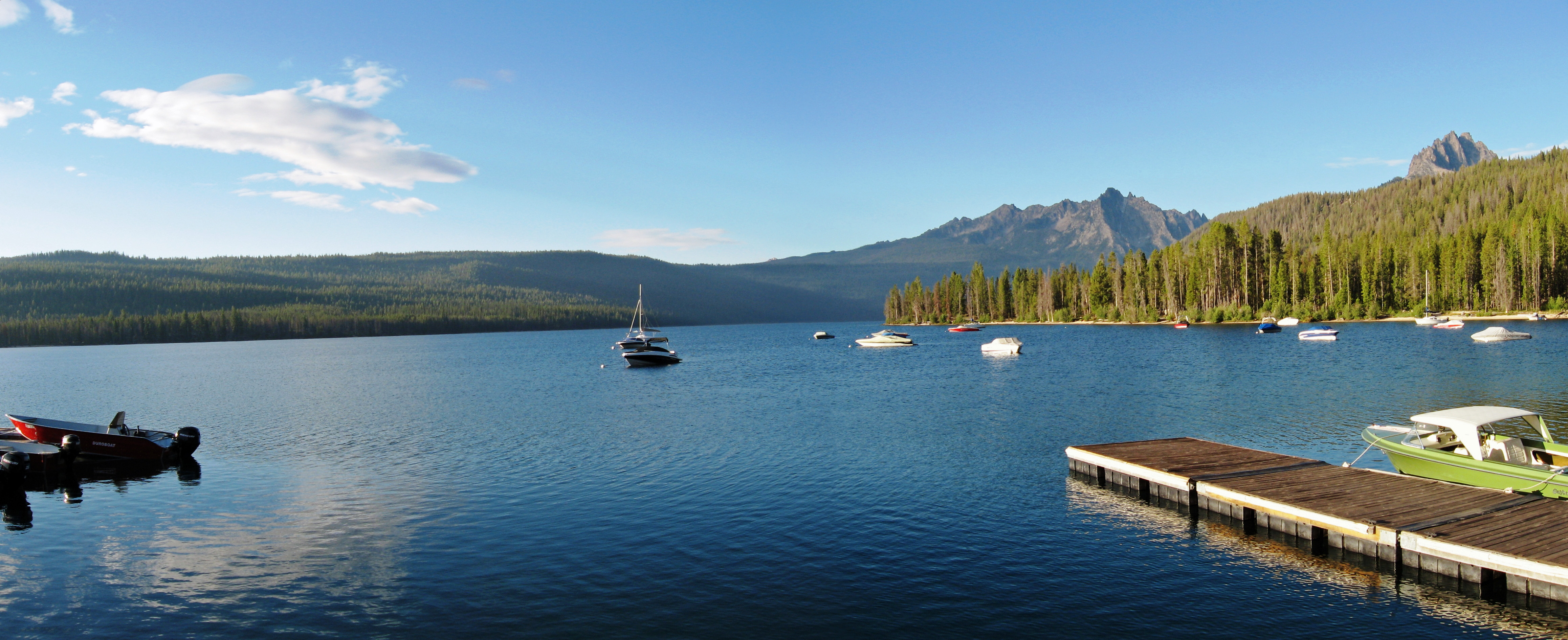 File:Boats in Redfish Lake.jpg - Wikimedia Commons