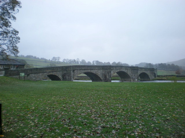 File:Burnsall Bridge - geograph.org.uk - 1554694.jpg