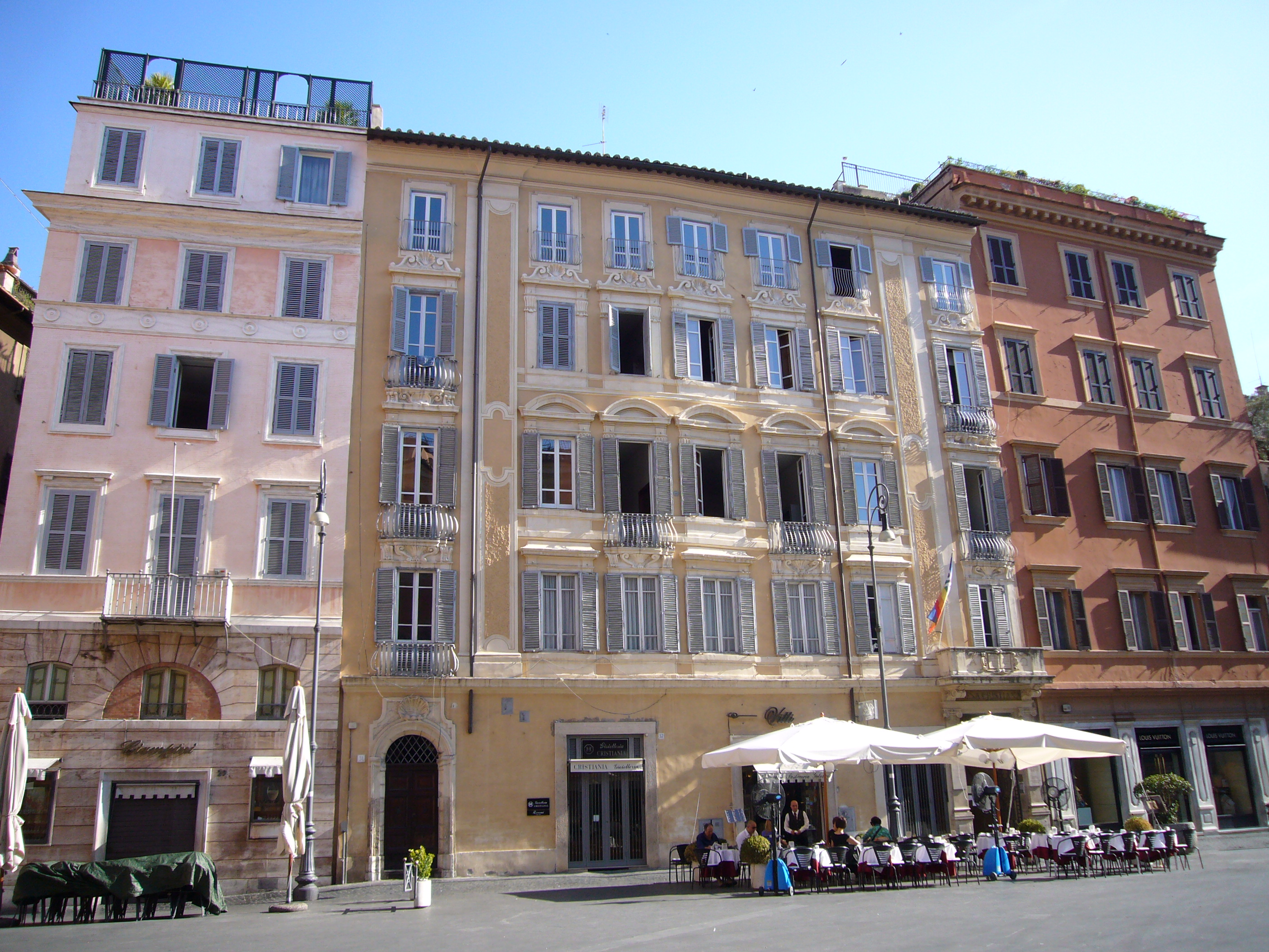 File:Campo Marzio - piazza s Lorenzo in Lucina 1130379.JPG - Wikipedia