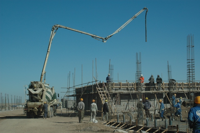 File:Concrete pumper truck in Afghanistan.jpg