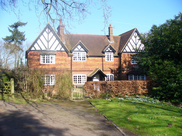 File:Cottage by Heath Hall