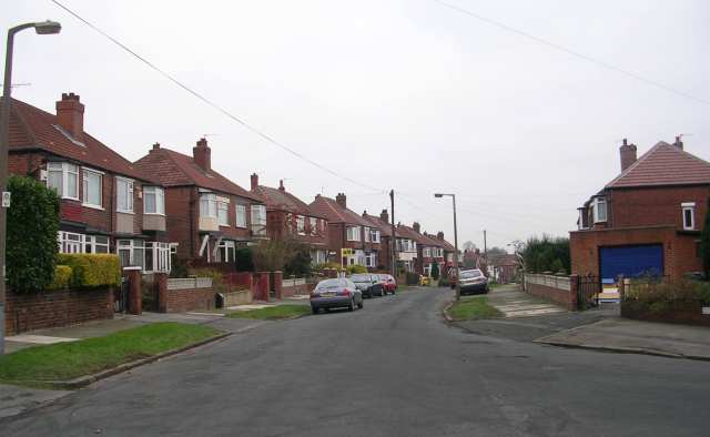 File:Eden Crescent - geograph.org.uk - 636029.jpg