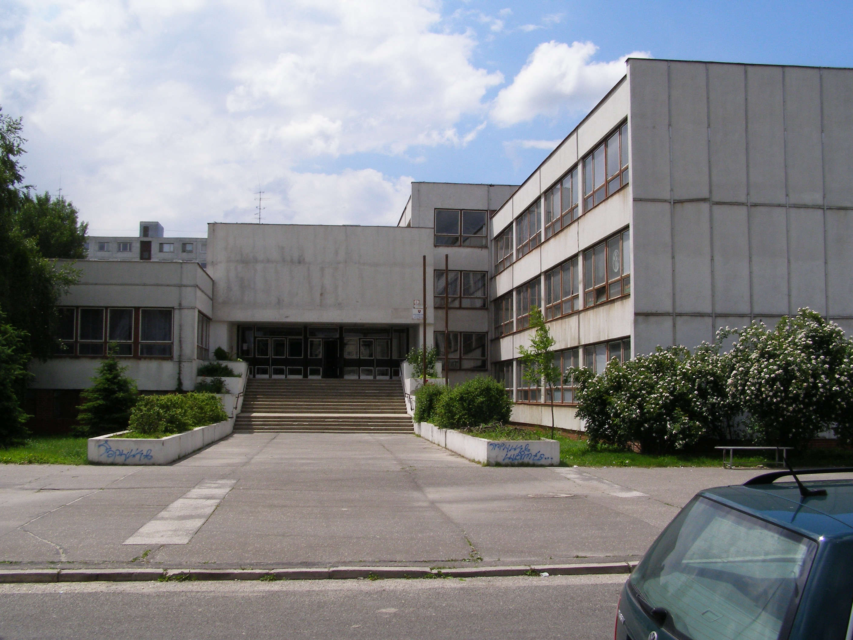 Братислава 5. Школа МСМ Братислава. Address Bratislava Esprit School.