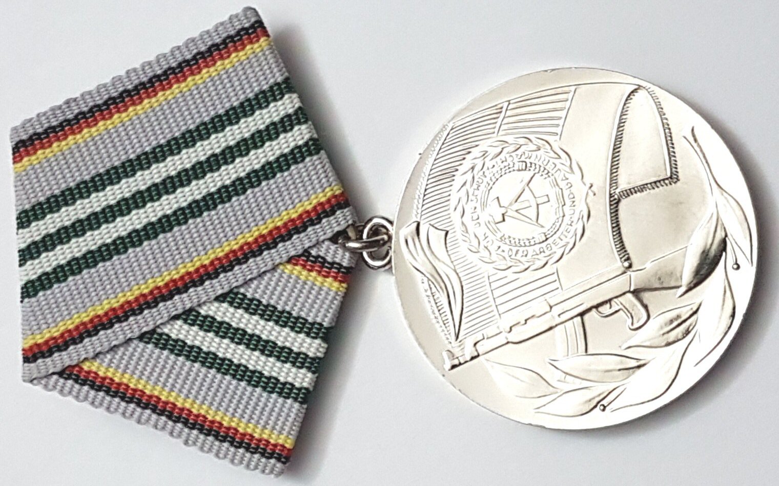38812 DDR Abzeichen 20 Jahre Nationale Volksarmee 