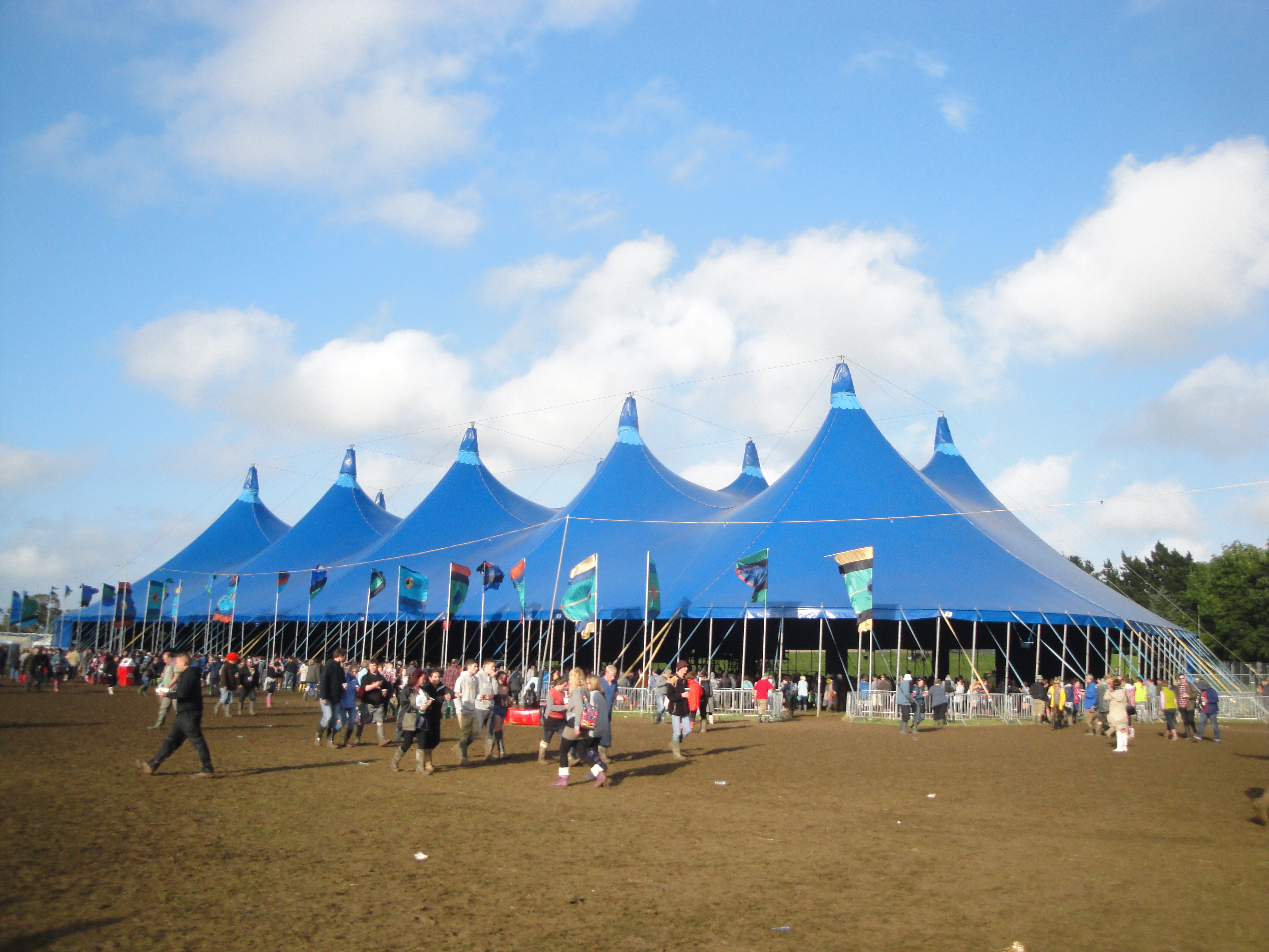 File:Isle of Wight Festival 2012 Big Top Arena 2.JPG - Wikimedia Commons