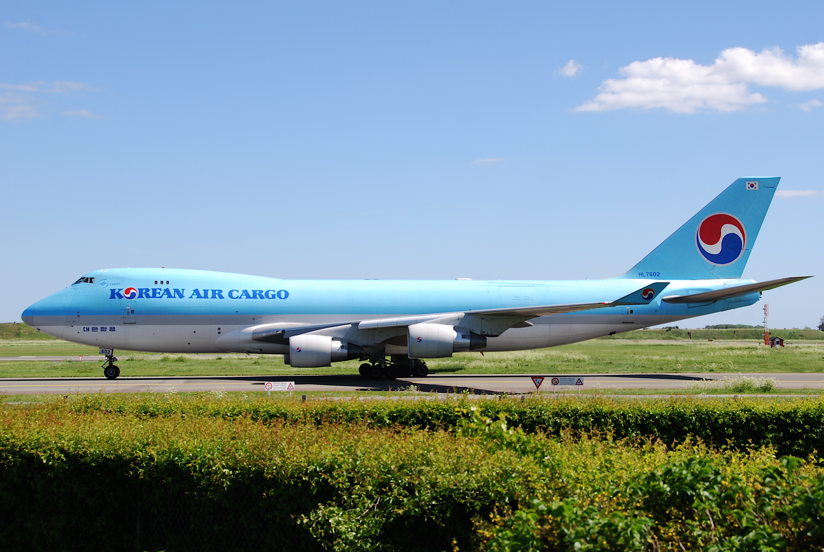 File:Korean Air Cargo Boeing 747-400; HL7602@CPH;03.06.2010 574da