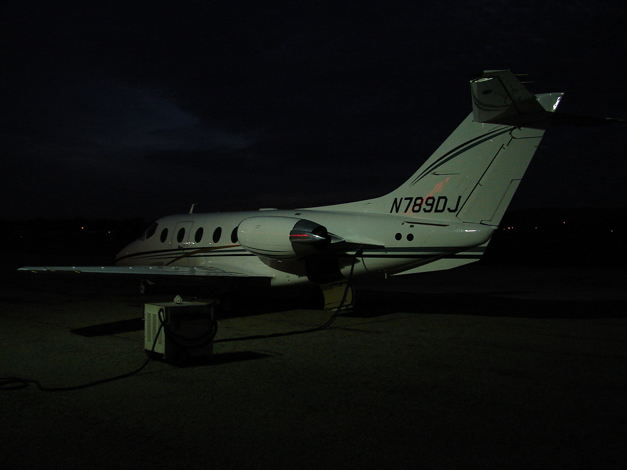 MU-300 in the ramp lights (296949197).jpg