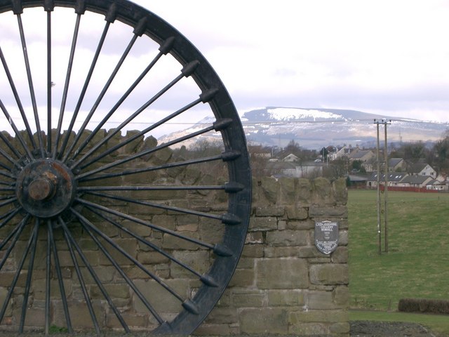 File:Mining Memorial, Auchterderran.jpg