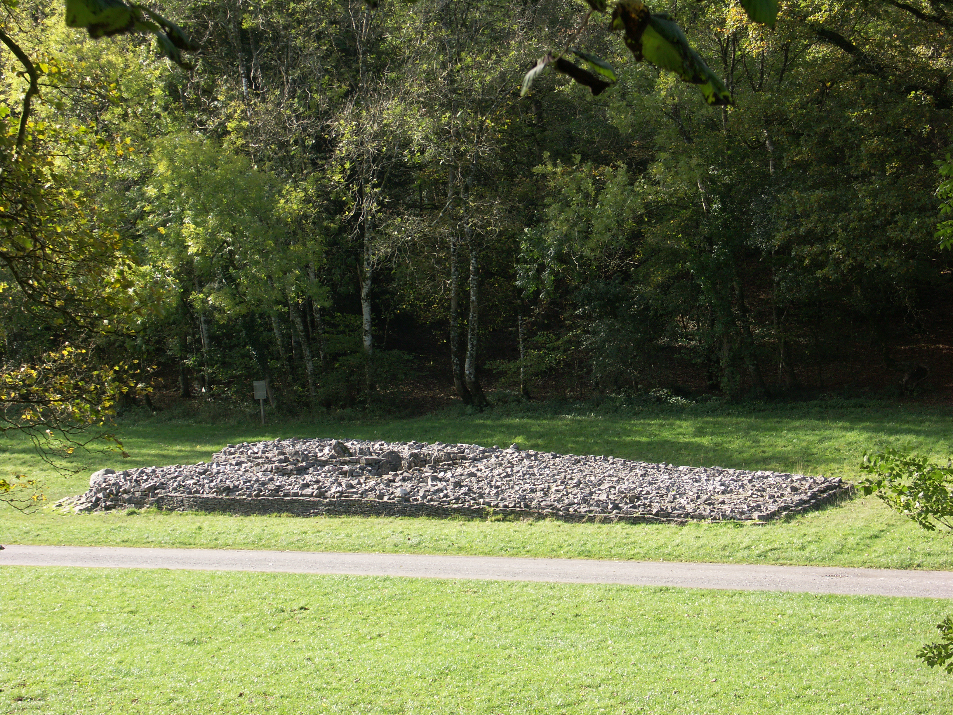 Parc Cwm long cairn