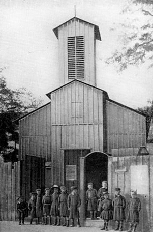 File:Paris Chapelle 1 rue Boucry place Hebert 1900.png