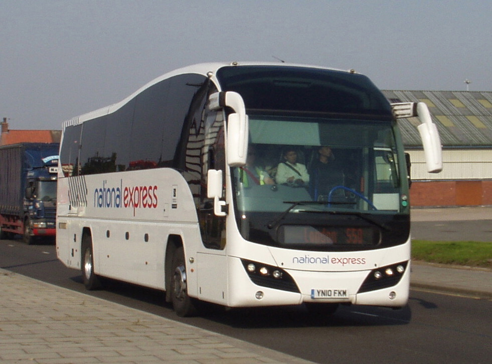 Plaxton_Elite_YN10_FKM_Selwyns_National_Express.jpg