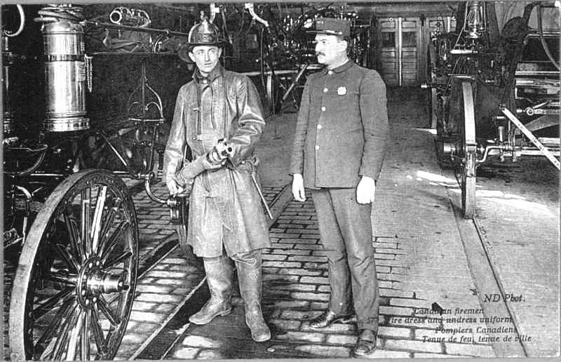 File:Pompiers canadiens. Tenue de feu, tenue de ville.JPG