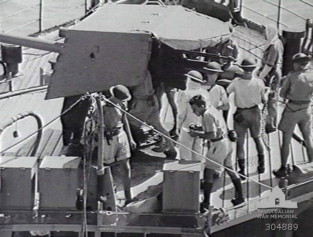 File:QF 4 inch Mk IV gun on HMAS Wilcannia AWM 304889.jpeg