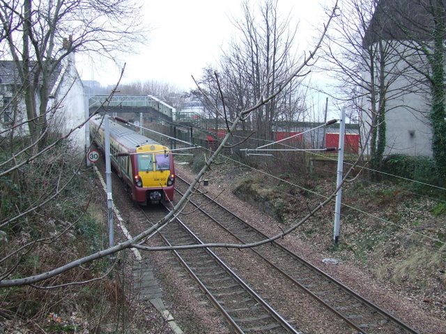 File:Railway line at Gourock - geograph.org.uk - 1101219.jpg