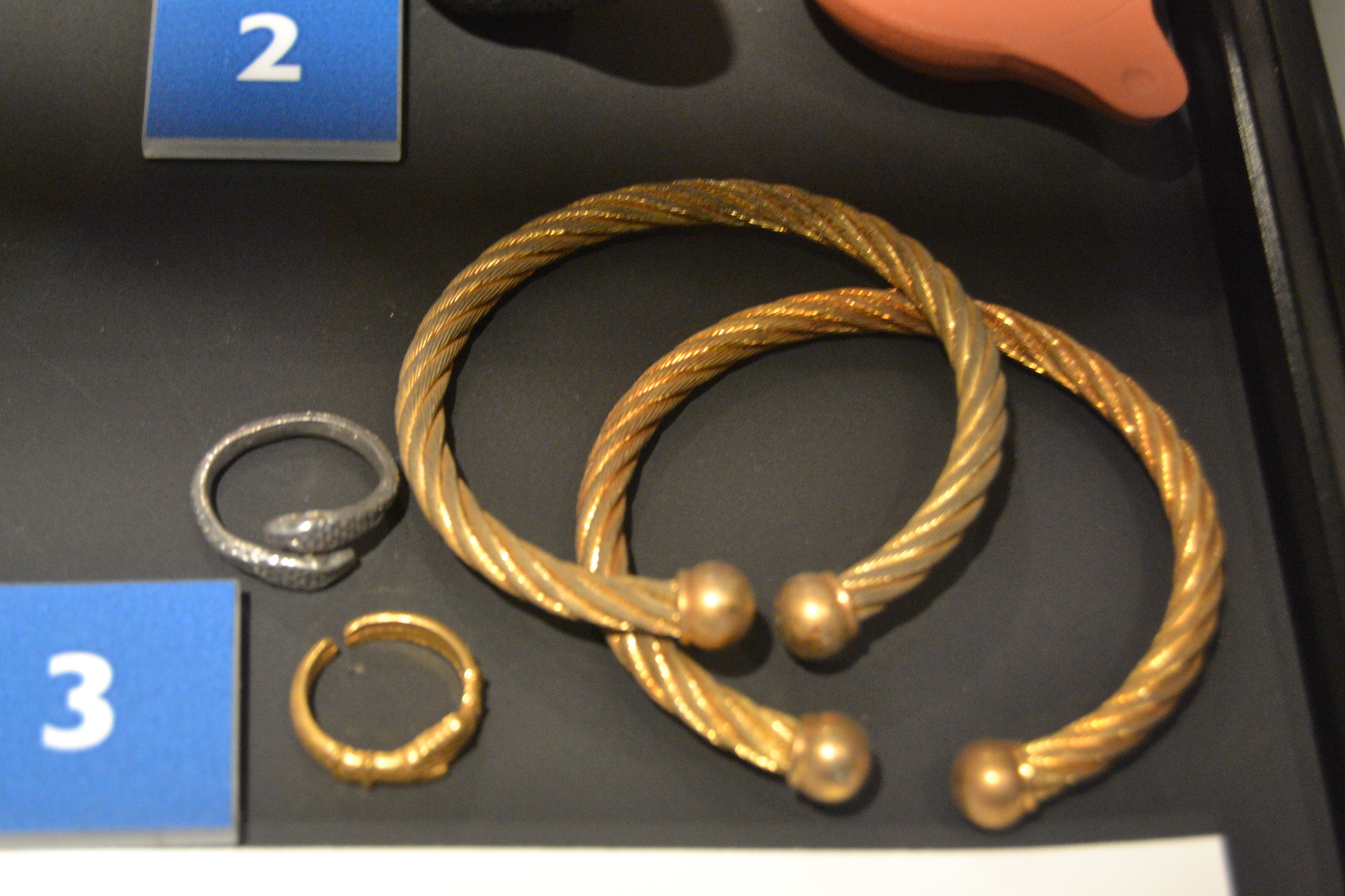File:Romerske smykker, armbånd.jpg - Commons