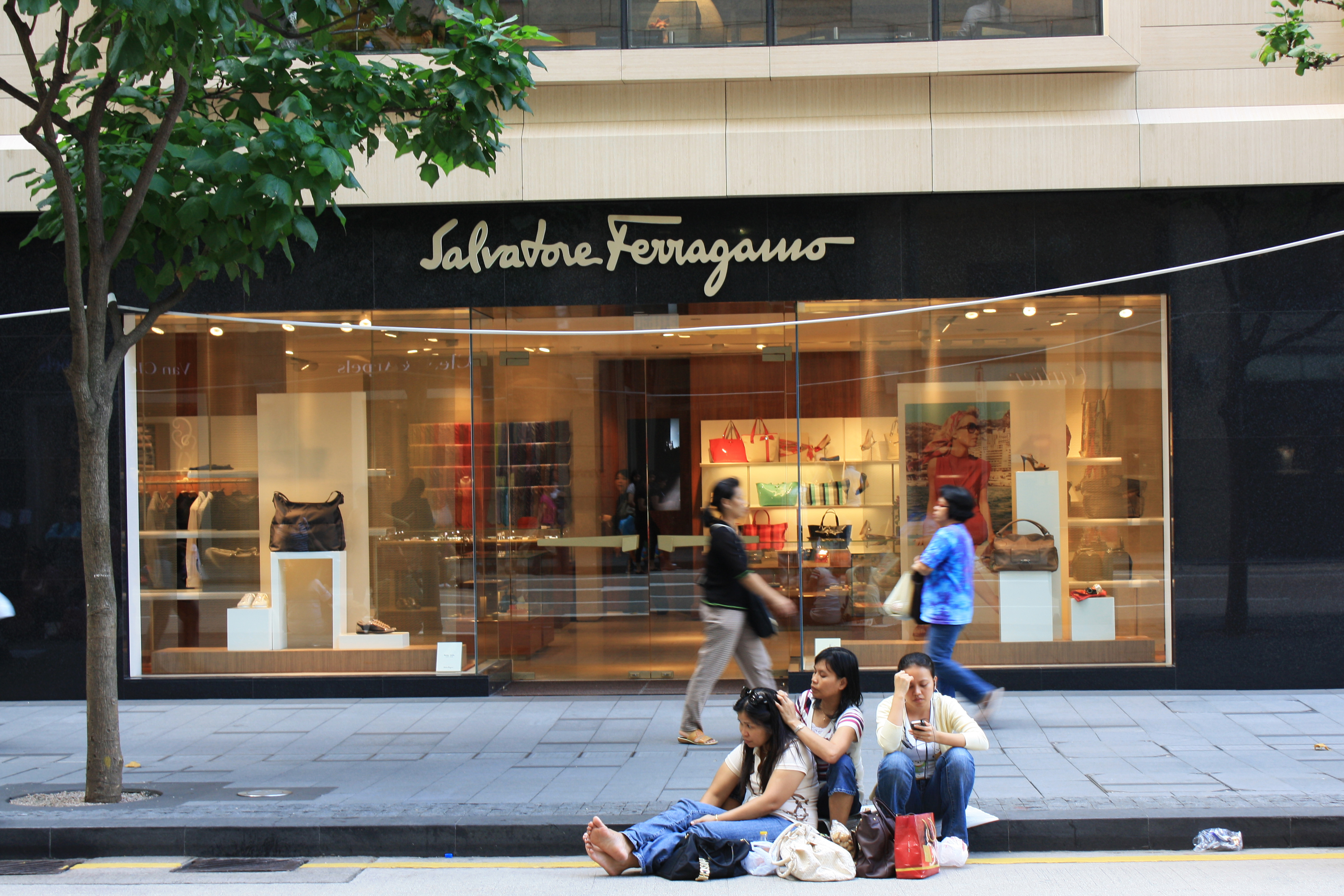 Salvatore Ferragamo - Wikipedia