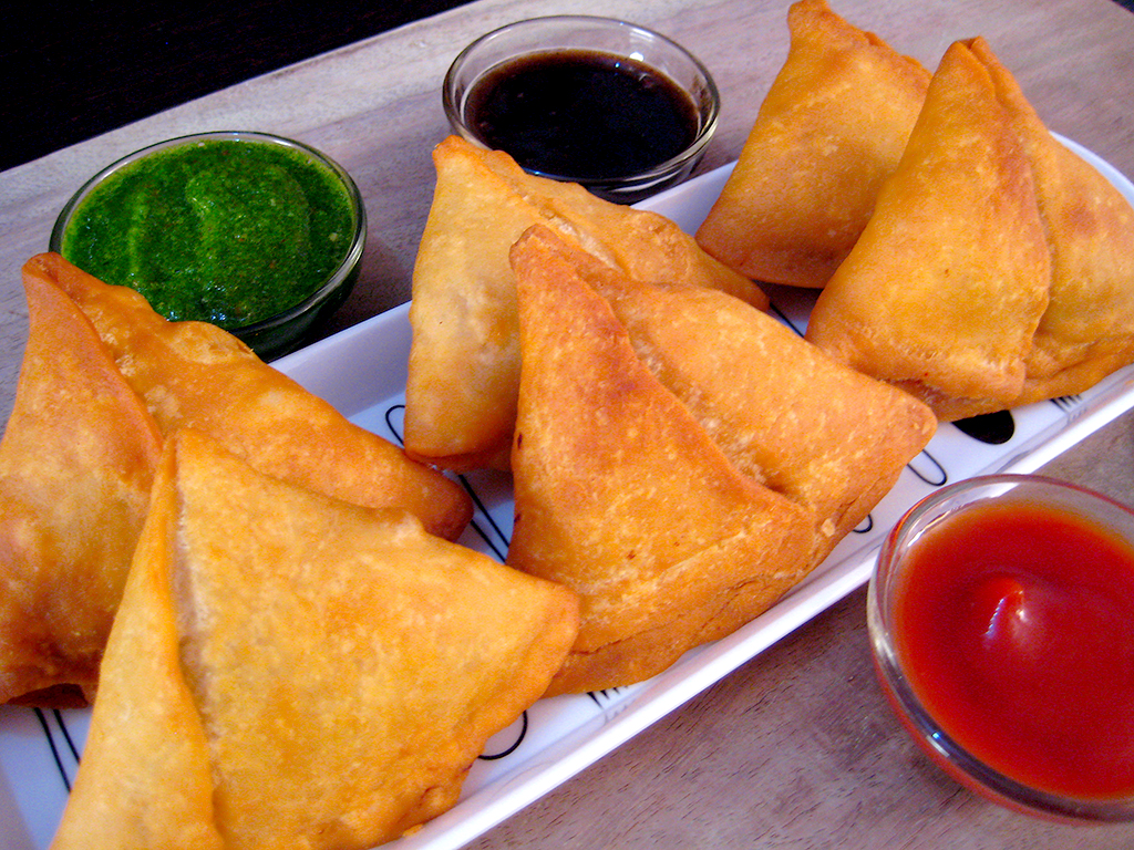File:Samosa Recipe - A Mouth Watering Indian Snack Recipe By Sonia Goyal  (31078600701).jpg - Wikimedia Commons