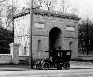 File:Seaman-Drake Arch in 1910 crop.jpg