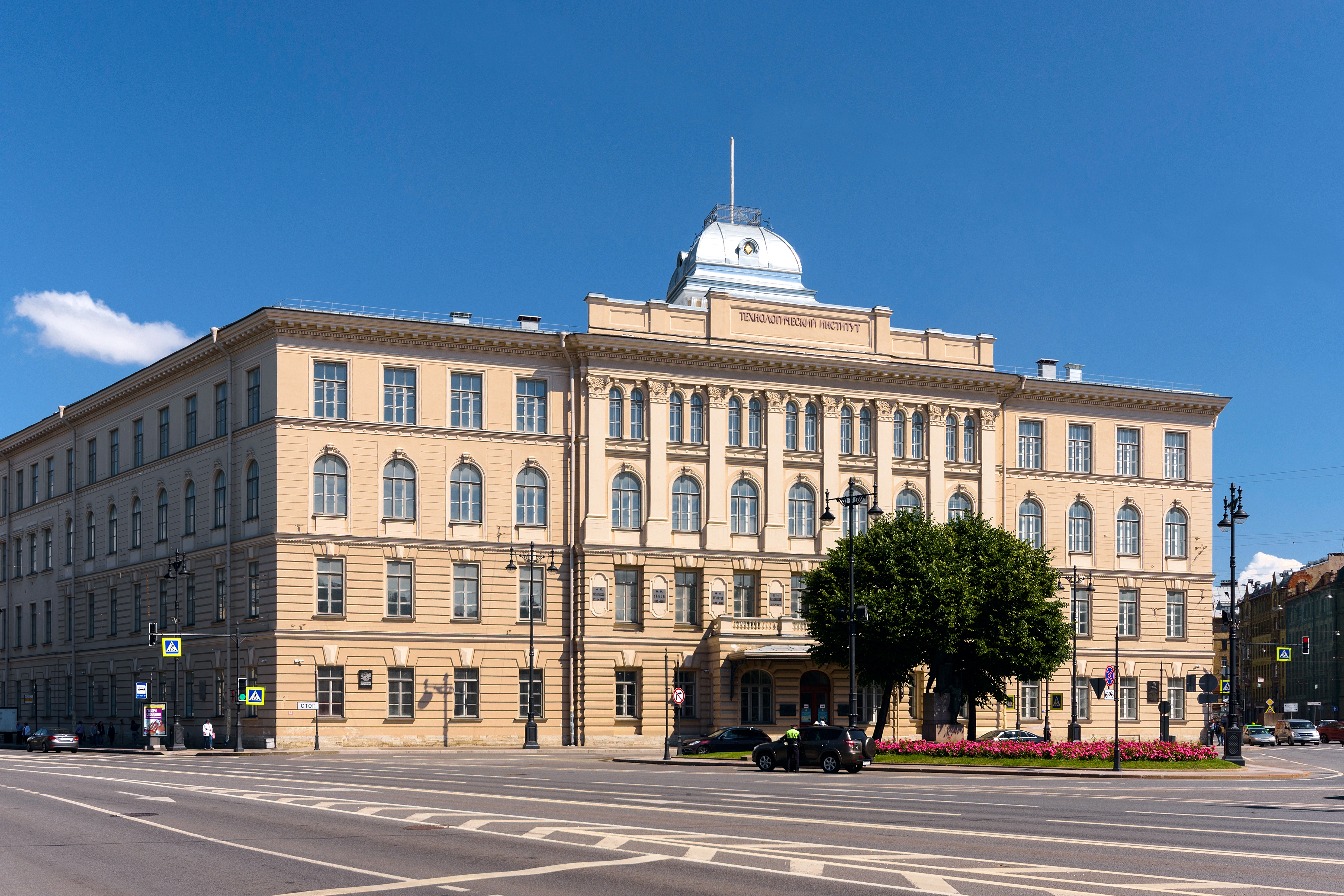 ВУЗы, станция метро Лубянка, Москва