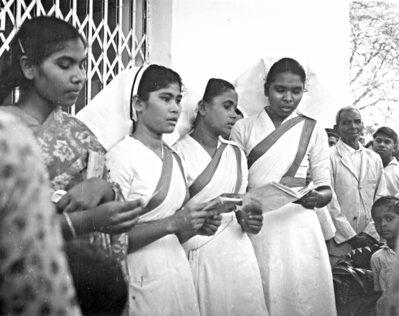 File:Student nurses, Dhamtari, India, 1965 (16677508789).jpg