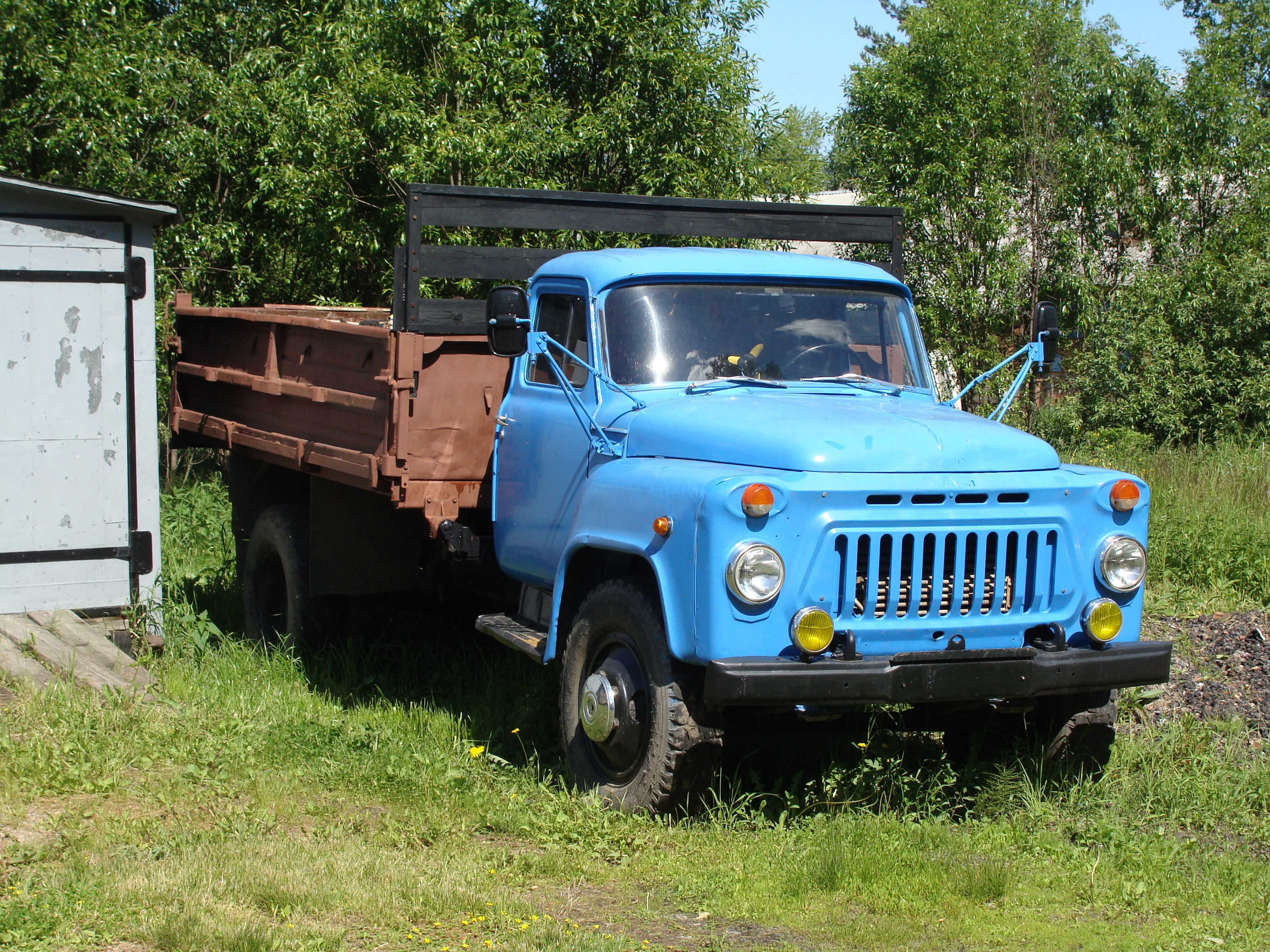 Для грузовика ГАЗ-53 середины прошлого века всё ещё можно купить новую кабину. Дороже самой машины