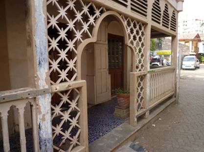 File:47G, Khotachiwadi - Porches and Doors (3877299811).jpg