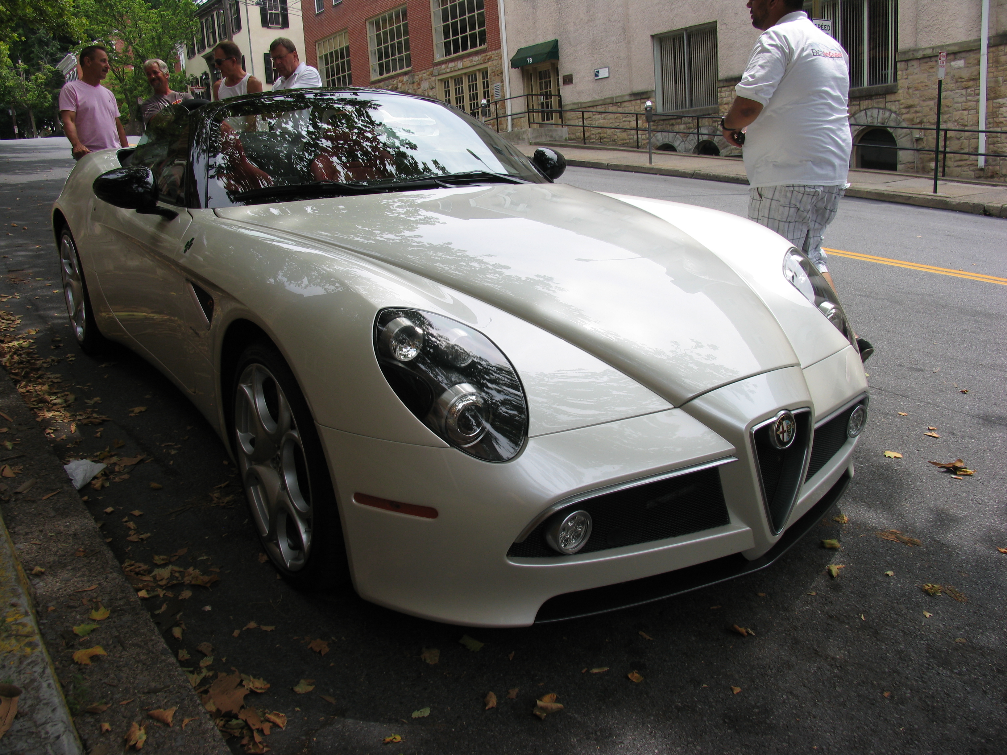 Alfa Romeo 8c белая