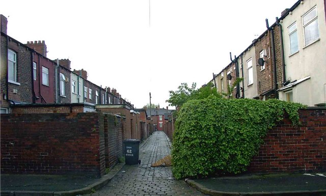 File:Alleyway - geograph.org.uk - 173843.jpg - Wikimedia Commons