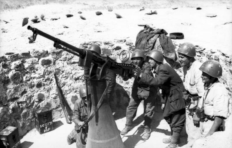 File:Bundesarchiv Bild 101I-468-1414-34, Süditalien, italienische Soldaten an Flak.jpg