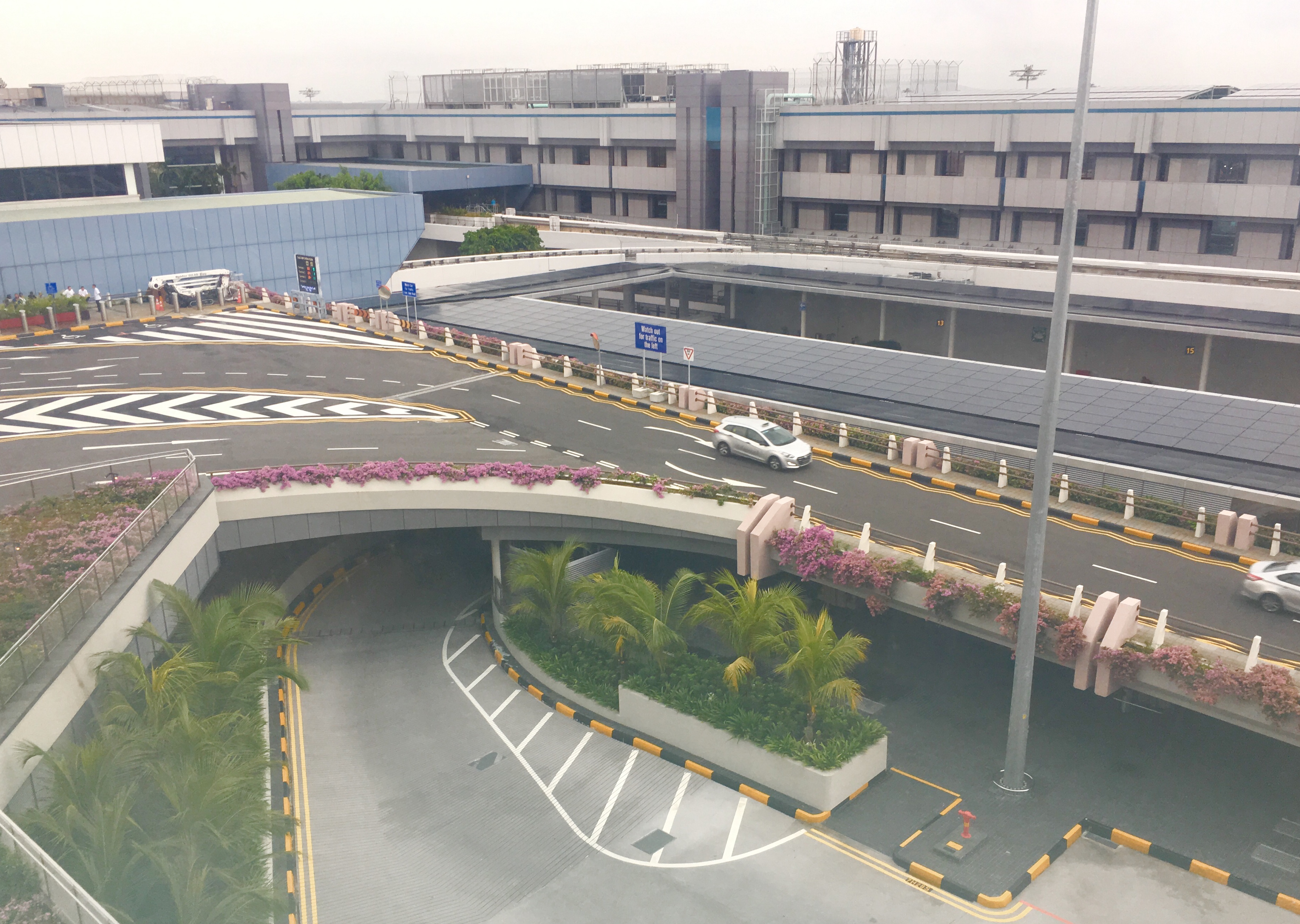 File:Changi Airport, Terminal 1, Departure Hall 12.JPG - Wikimedia Commons