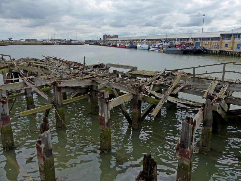 File:Derelict wharf at the Grimsby Fish Dock - geograph.org.uk - 5394584.jpg