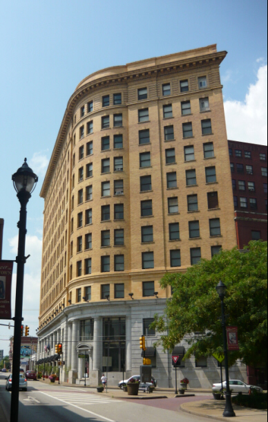 https://upload.wikimedia.org/wikipedia/commons/3/3e/Fayette_Building_Uniontown_Pennsylvania.jpg