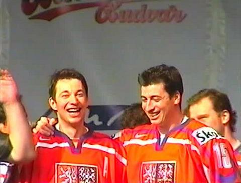 Bracia František i Tomáš Kaberle po zdobyciu mistrzostwa świata w 2005