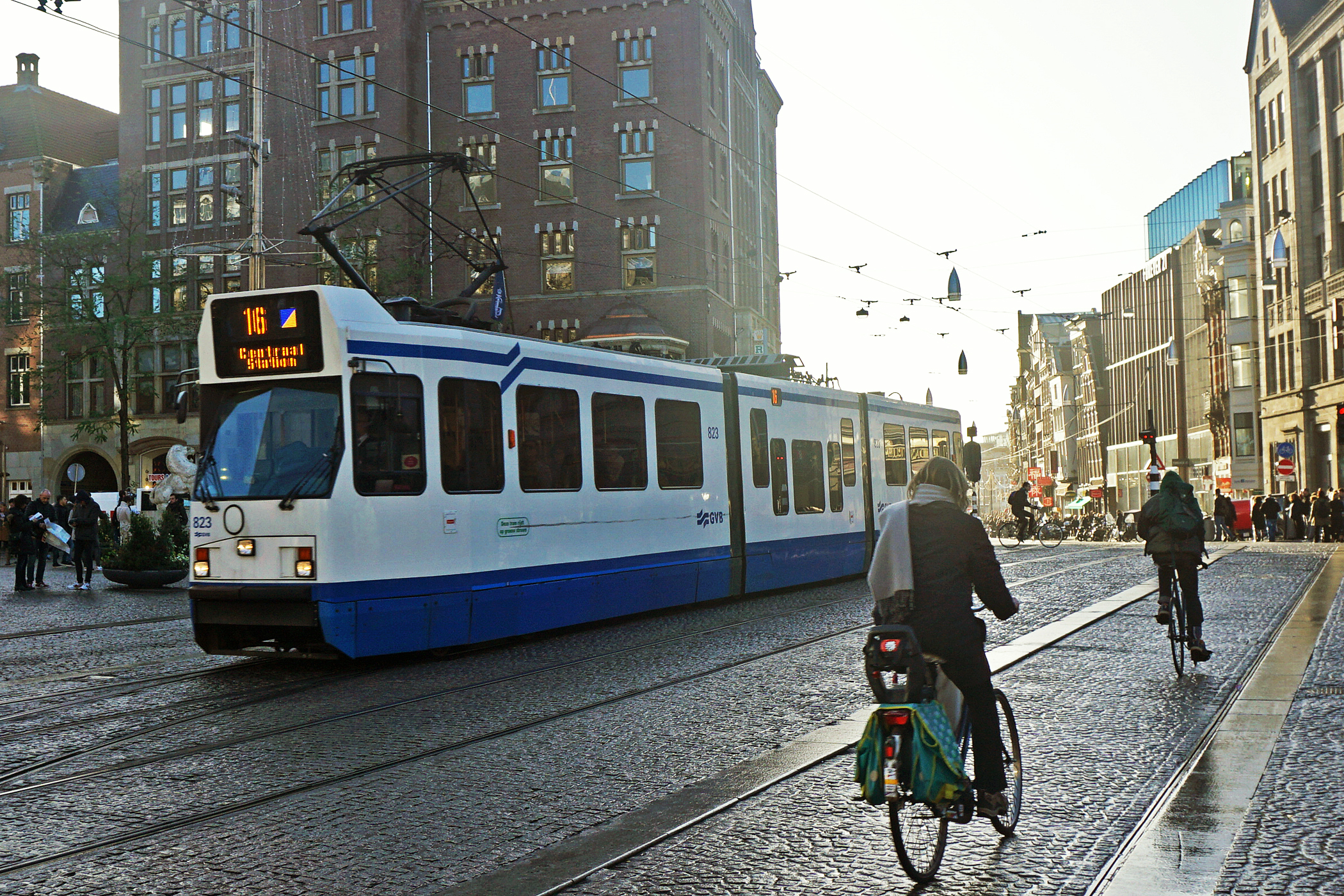 Общественный транспорт в реальном. Tram Amsterdam. Harbour with tram. Amsterdam tram stops Running due to Snowfall.