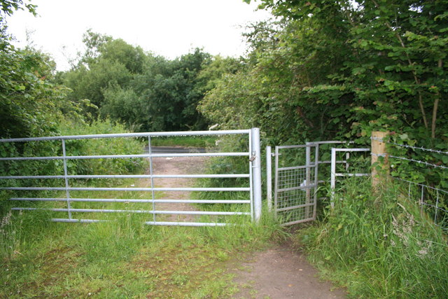 File:Gated entrance - geograph.org.uk - 857093.jpg