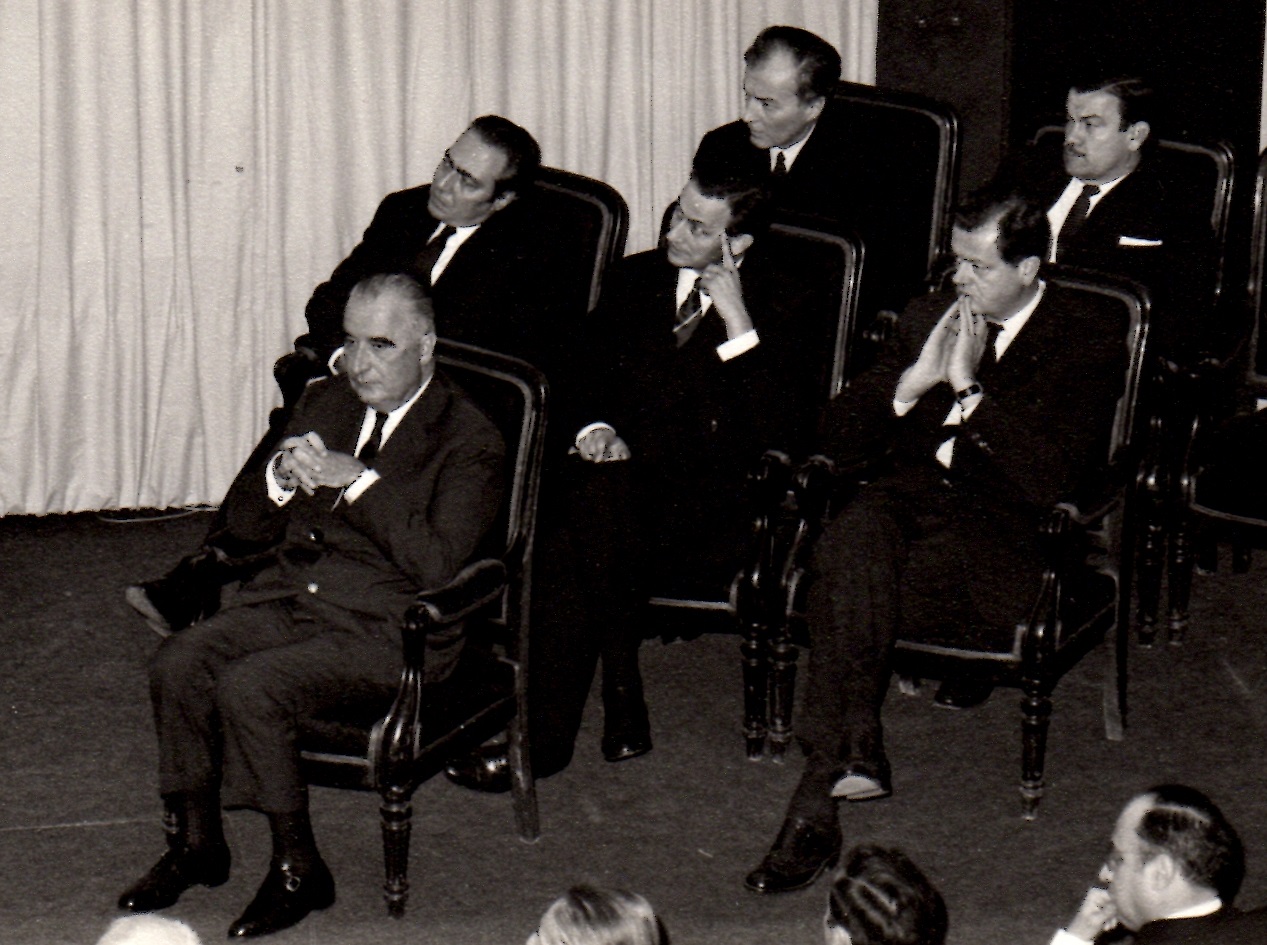 Georges Pompidou et plusieurs ministres lors de l'inauguration de l'école à Châtenay-Malabry le 17 octobre 1969