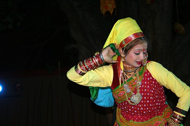 File:Jaunsari Harul Girl Dancing.jpg