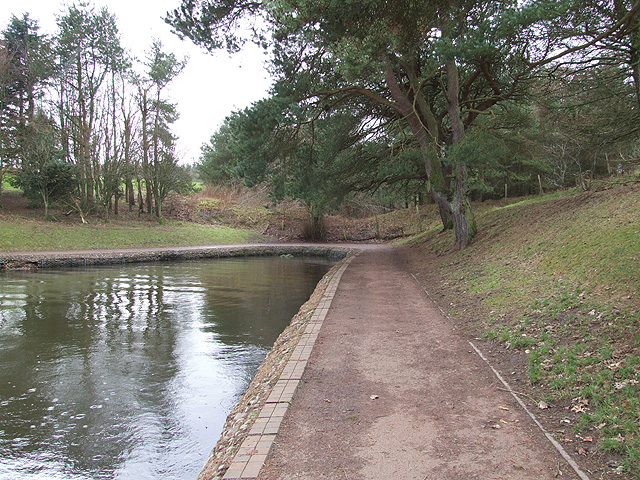 Lanark Loch - Corner Hidden Behind The Trees - geograph.org.uk - 769521