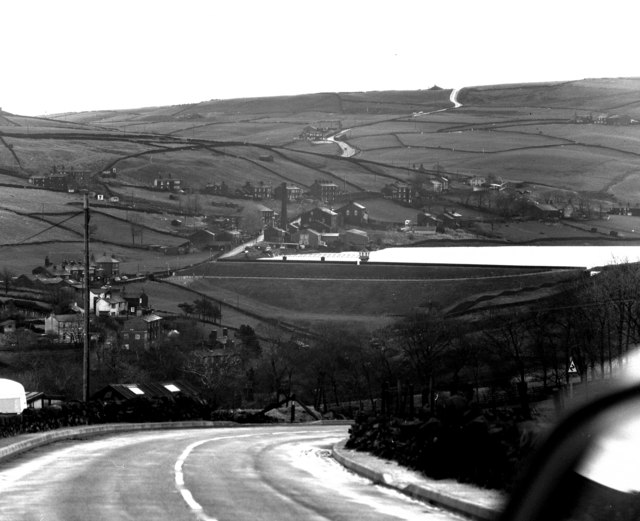 File:Leeming village and reservoir, Yorkshire - geograph.org.uk - 509675.jpg