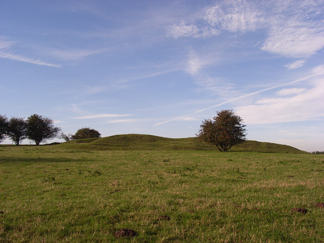 File:Long barrow, Tidcombe - geograph.org.uk - 274968.jpg